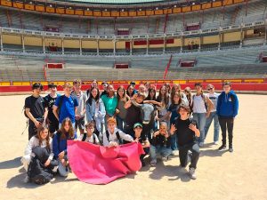 Alumnos en la plaza de toros