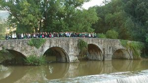 Alumnos en puente