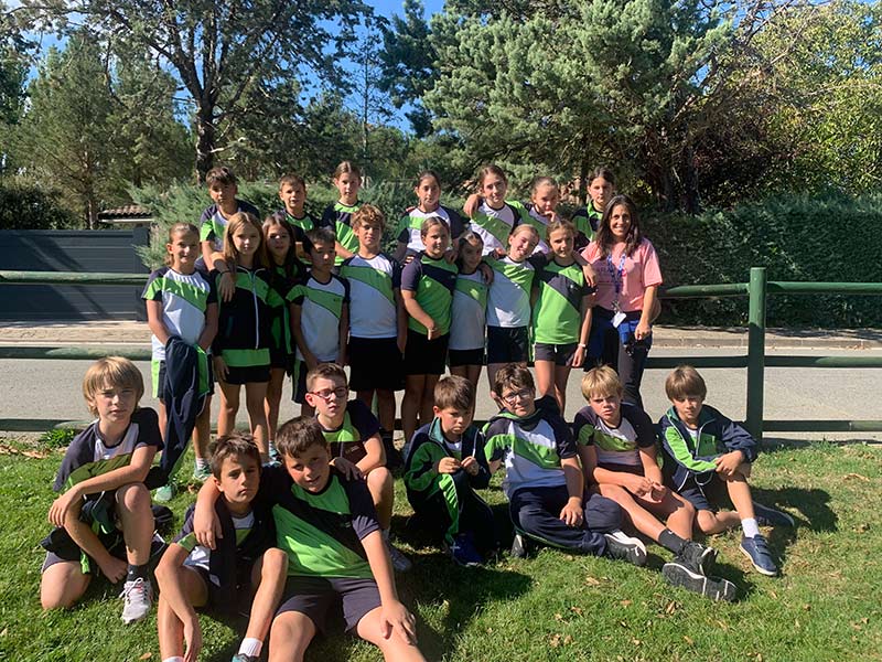 Alumnado y profesora del colegio Luis Amigó en Tajonar