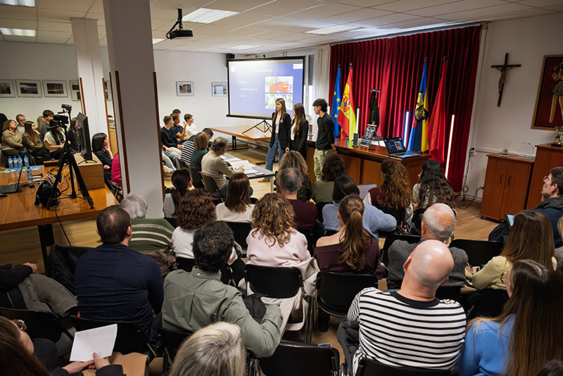 Defensa memorias de bachillerato de investigación del colegio Luis amigo