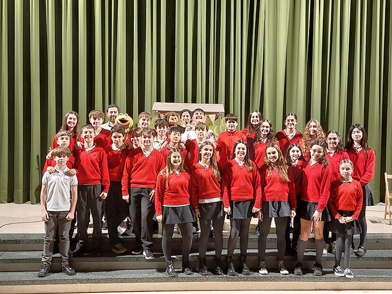 Alunado de amigo en el teatro valivan