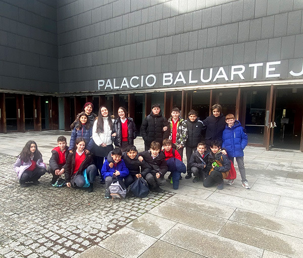 Alumnado de secundaria del colegio luis amigo en bluarte