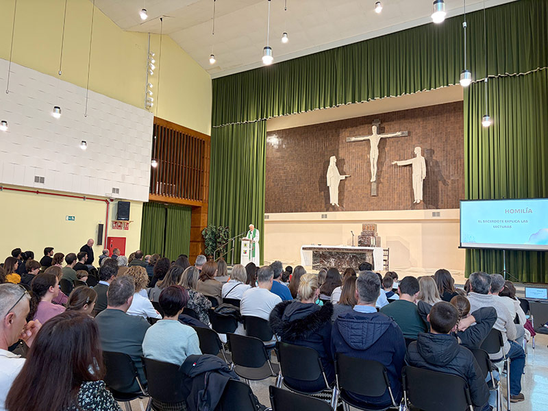 eucaristia de las familias en el colegio luis amigo