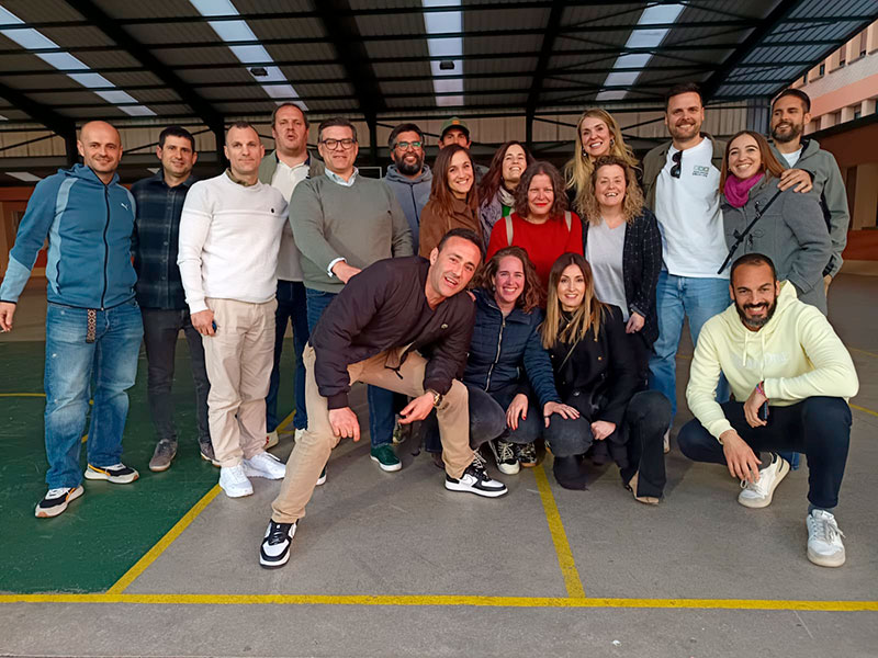 Exalumnos en el colegio amigo