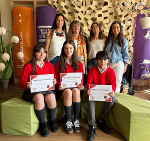 Profesoras y alumnos dia del libro